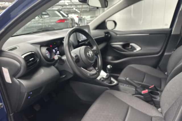 Toyota Yaris (2022) thumbnail 3