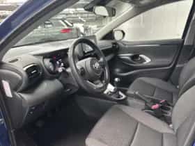 Toyota Yaris (2022) thumbnail 3
