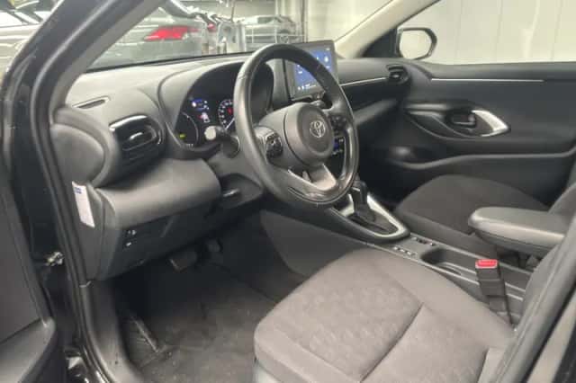 Toyota Yaris (2024) thumbnail 2