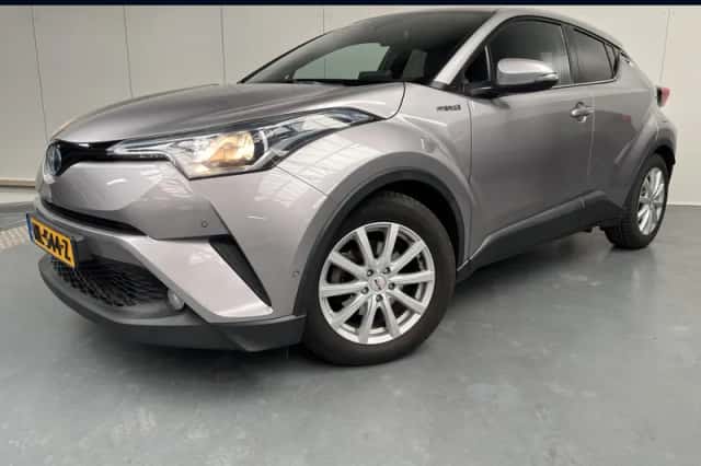 Toyota C-HR (2017) thumbnail 1
