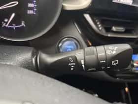 Toyota C-HR (2017) thumbnail 11