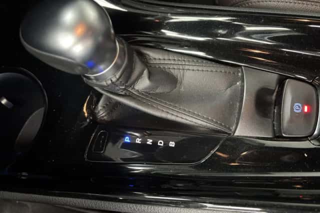 Toyota C-HR (2017) thumbnail 21