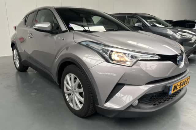 Toyota C-HR (2017) thumbnail 24