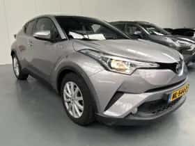 Toyota C-HR (2017) thumbnail 24