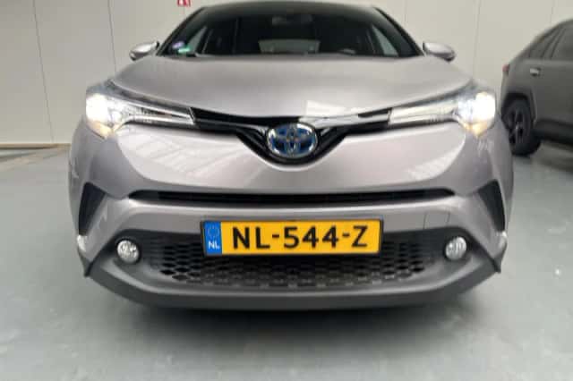 Toyota C-HR (2017) thumbnail 25