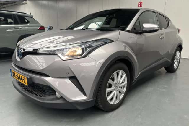 Toyota C-HR (2017) thumbnail 26
