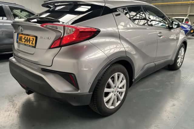 Toyota C-HR (2017) thumbnail 29