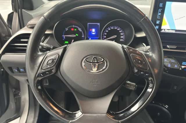 Toyota C-HR (2017) thumbnail 5