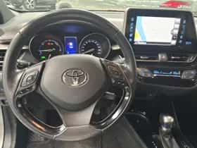 Toyota C-HR (2017) thumbnail 6