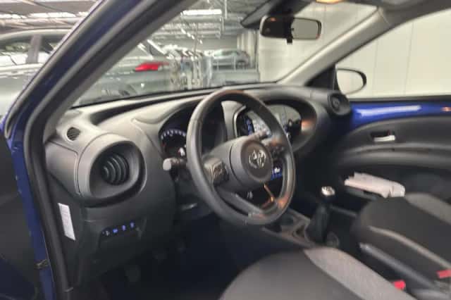 Toyota Aygo (2023) thumbnail 2