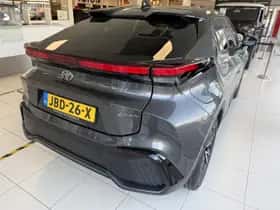 Toyota C-HR (2025) thumbnail 2