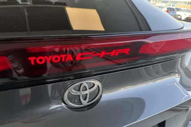 Toyota C-HR (2025) thumbnail 18