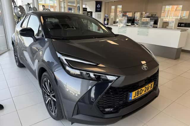 Toyota C-HR (2025) thumbnail 3