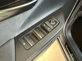 Toyota C-HR (2025) thumbnail 5
