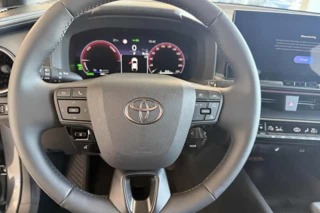Toyota C-HR (2025) thumbnail 8