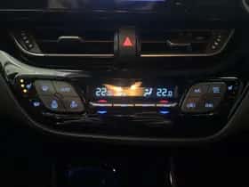Toyota C-HR (2019) thumbnail 17