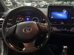 Toyota C-HR (2019) thumbnail 5