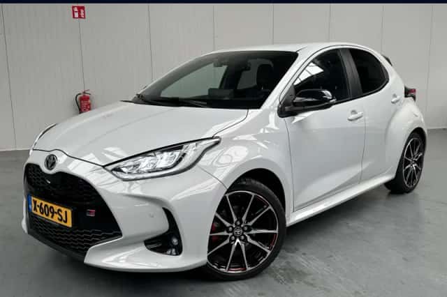 Toyota Yaris (2024) thumbnail 1