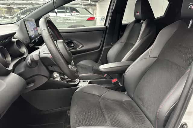 Toyota Yaris (2024) thumbnail 2