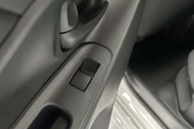 Toyota Yaris (2024) thumbnail 5