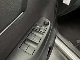 Toyota Yaris Cross (2024) thumbnail 3
