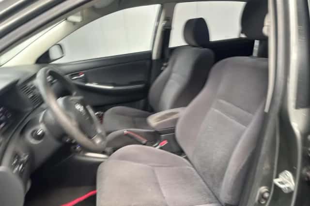 Toyota Corolla (2004) thumbnail 3