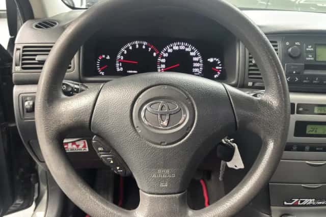 Toyota Corolla (2004) thumbnail 5