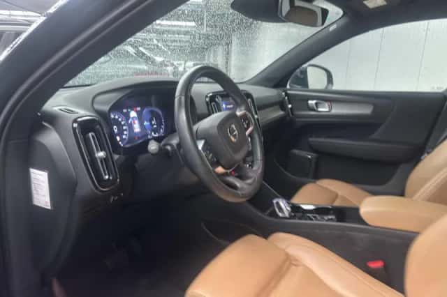 Volvo XC40 (2020) thumbnail 3