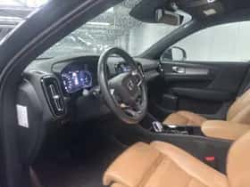 Volvo XC40 (2020) thumbnail 3
