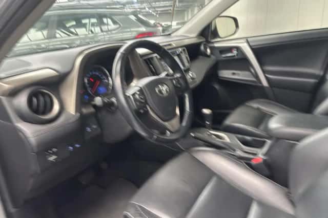 Toyota RAV4 (2014) thumbnail 3