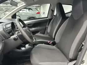 Toyota Aygo (2017) thumbnail 2