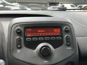 Toyota Aygo (2017) thumbnail 11