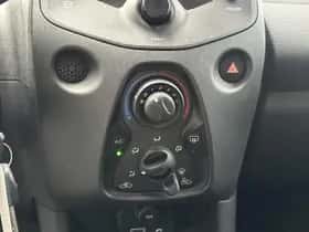 Toyota Aygo (2017) thumbnail 12