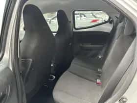 Toyota Aygo (2017) thumbnail 13