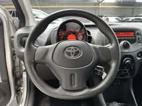 Toyota Aygo (2017) thumbnail 9