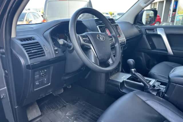 Toyota Land Cruiser (2022) thumbnail 2