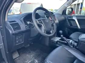 Toyota Land Cruiser (2022) thumbnail 2