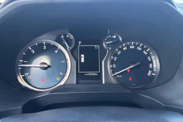 Toyota Land Cruiser (2022) thumbnail 5