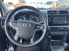Toyota Land Cruiser (2022) thumbnail 6
