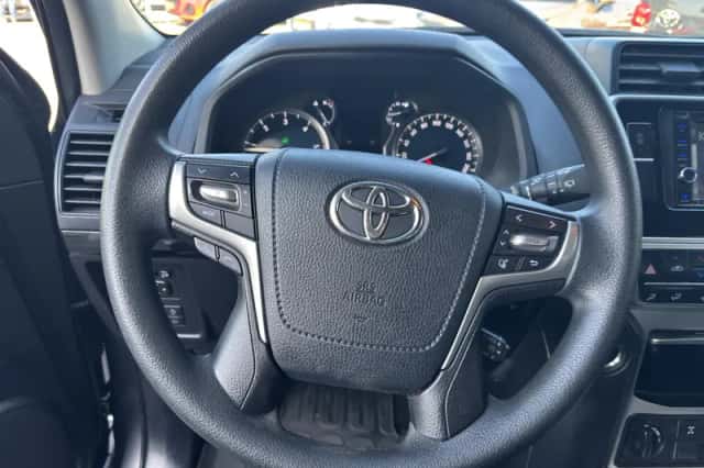 Toyota Land Cruiser (2022) thumbnail 7