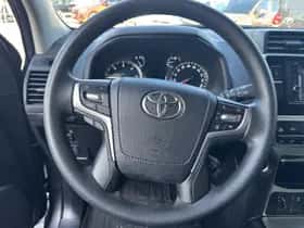 Toyota Land Cruiser (2022) thumbnail 7