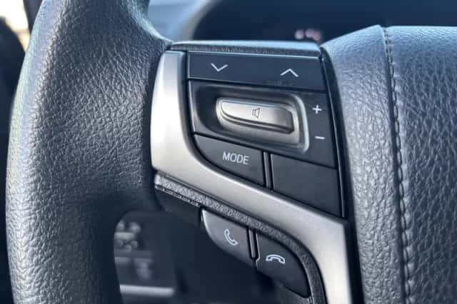Toyota Land Cruiser (2022) thumbnail 9