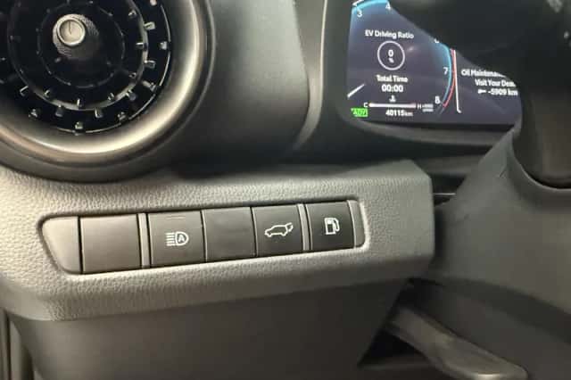 Toyota C-HR (2024) thumbnail 11