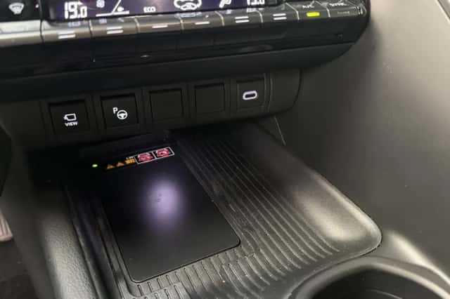 Toyota C-HR (2024) thumbnail 15