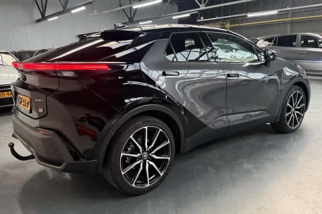 Toyota C-HR (2024) thumbnail 32