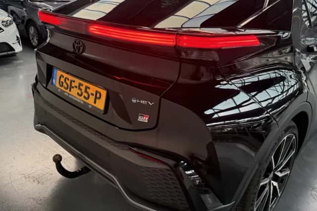 Toyota C-HR (2024) thumbnail 33