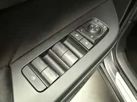 Toyota C-HR (2024) thumbnail 6