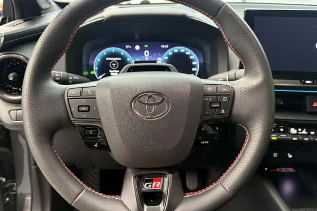 Toyota C-HR (2024) thumbnail 7