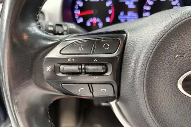 Kia Stonic (2018) thumbnail 11