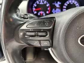 Kia Stonic (2018) thumbnail 11